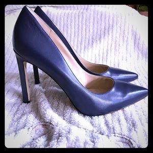 Never worn navy Nine West Tatiana Heel size 6.5M